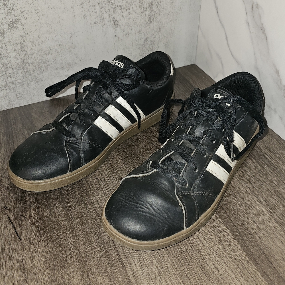 Adidas Youth Baseline Sneaker Shoes Black White 3 Stripe Low Top Lace Up Sz 6